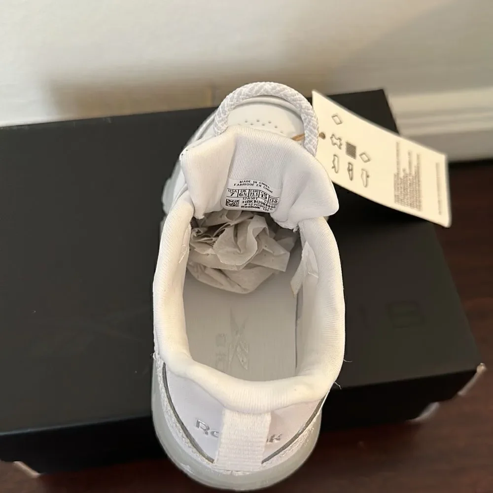 Cardi B X Reebok Kids leather platform sneaker in white  size 7 , NIB